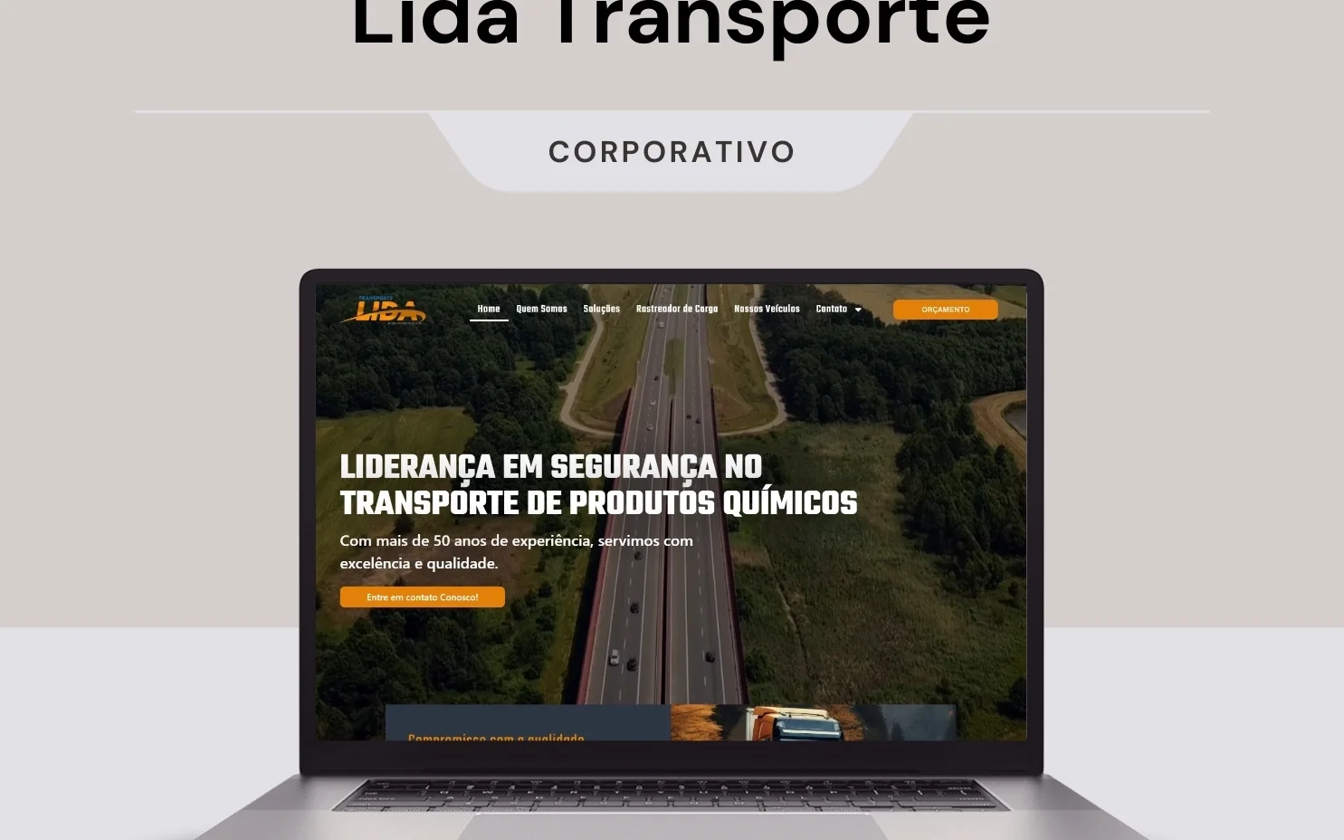 Página inicial do site da Lida Transporte exibida em um notebook