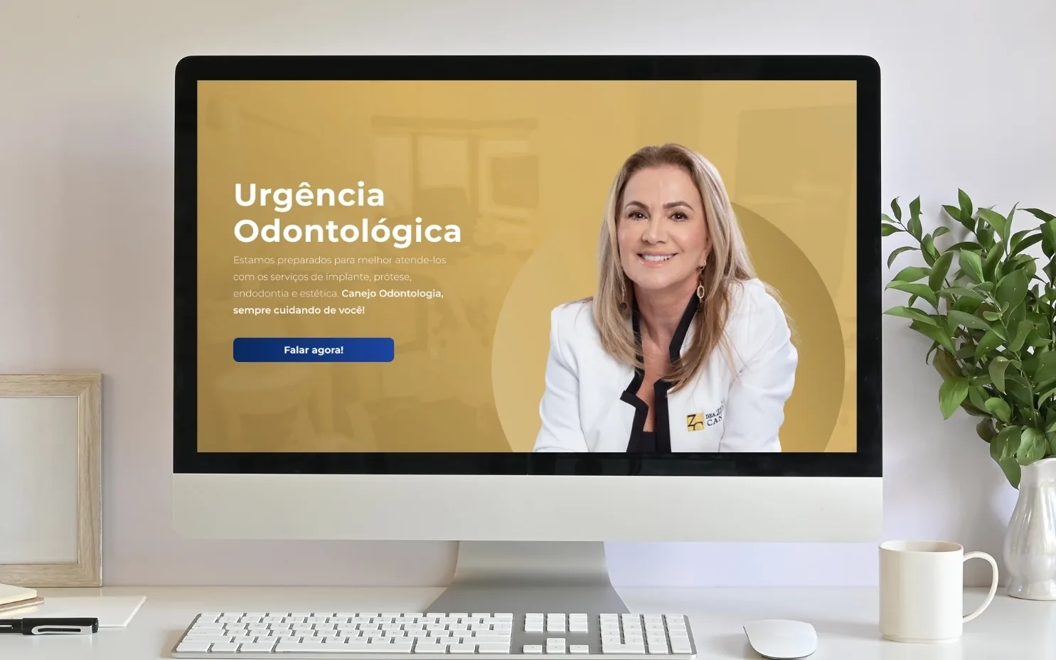 Página da clínica Canejo Odontologia exibida em um monitor